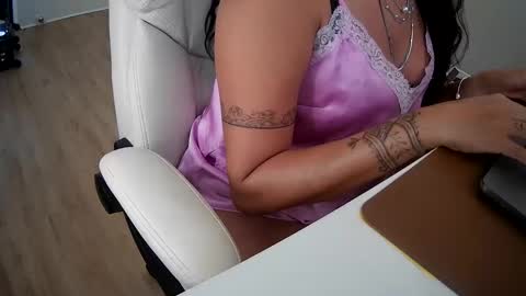 Snapshot of camerongibson chatting on 01.19.25 Cammie Cameron online show from 01.19.25