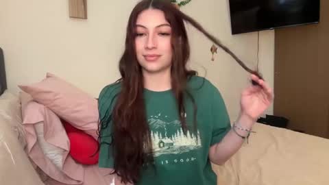 Snapshot of cami_calderon chatting on 02.11.26 Camila online show from 02.11.26