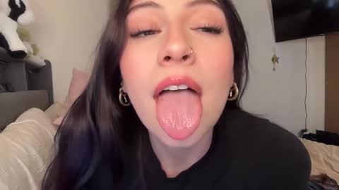 Snapshot of cami_calderon chatting on 02.17.26 Camila online show from 02.17.26