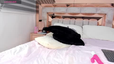 Snapshot of cami_lovers1 chatting on 01.15.25 camii online show from 01.15.25