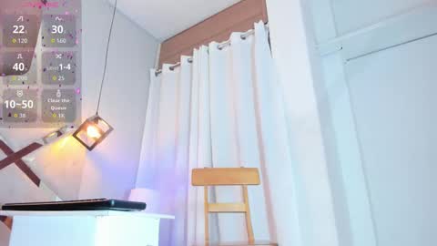 Snapshot of cami_rouxx chatting on 10.07.25 cami_rouxx online show from 10.07.25