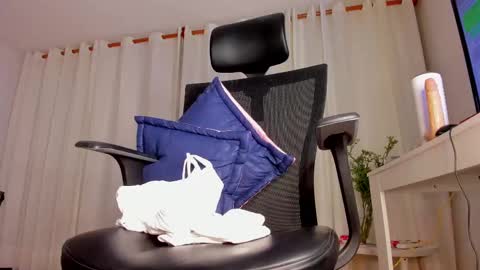 CamilaMendez--- online show from 02.15.25