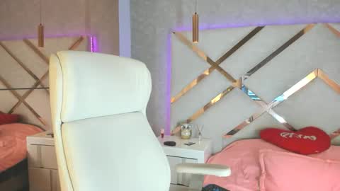 Snapshot of camila_vv chatting on 04.15.26 camila online show from 04.15.26