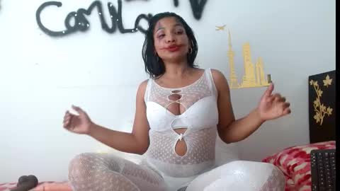 Snapshot of camilavagina24 chatting on 10.15.25 Camila online show from 10.15.25