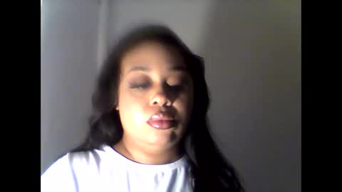 Snapshot of camiliaskye chatting on 12.02.25 camiliaskye online show from 12.02.25