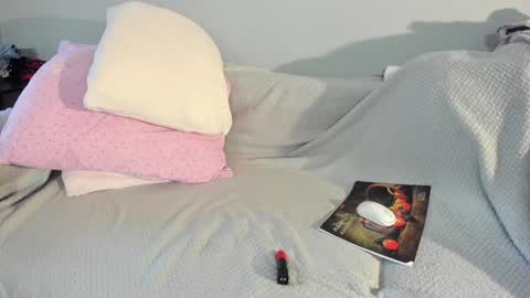 Snapshot of camillabenz chatting on 10.31.25 Camilla online show from 10.31.25