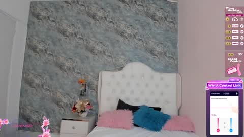 Snapshot of camillen_pettid chatting on 01.17.25 C A M I L L E N Help me get to the top online show from 01.17.25