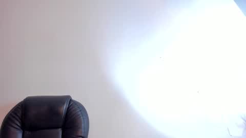 Snapshot of camillen_pettid chatting on 01.26.25 C A M I L L E N Help me get to the top online show from 01.26.25