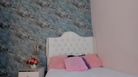 Snapshot of camillen_pettid chatting on 02.02.25 C A M I L L E N Help me get to the top online show from 02.02.25