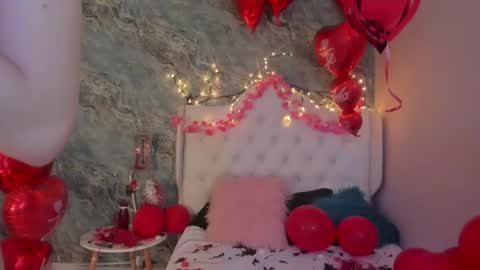 Snapshot of camillen_pettid chatting on 02.14.25 C A M I L L E N Help me get to the top online show from 02.14.25