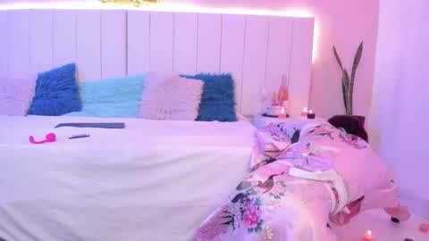 Snapshot of camillen_pettid chatting on 10.10.25 C A M I L L E N Help me get to the top online show from 10.10.25