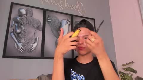 Snapshot of camillo_virgil chatting on 11.19.25 Camillo Virgil online show from 11.19.25