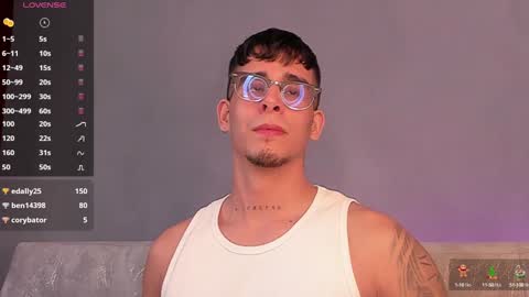 Snapshot of camilo_ospina_ chatting on 01.04.25 INDEPENDENT MODEL online show from 01.04.25