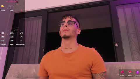 Snapshot of camilo_ospina_ chatting on 02.10.25 INDEPENDENT MODEL online show from 02.10.25