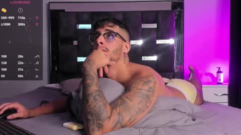 Snapshot of camilo_ospina_ chatting on 02.24.25 INDEPENDENT MODEL online show from 02.24.25