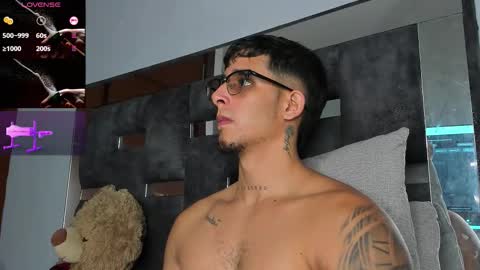 Snapshot of camilo_ospina_ chatting on 10.22.25 INDEPENDENT MODEL online show from 10.22.25