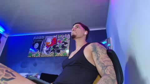 Snapshot of camiloalvarezzz3 chatting on 03.11.25 CAMILO online show from 03.11.25