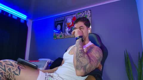 Snapshot of camiloalvarezzz3 chatting on 11.27.25 CAMILO online show from 11.27.25