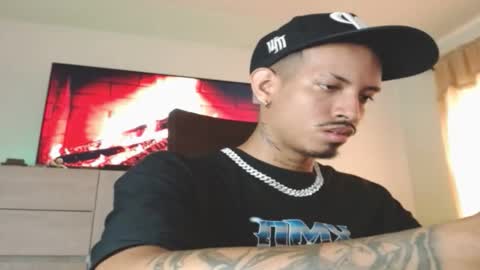 Snapshot of camilovarg chatting on 12.02.25 camilovarg online show from 12.02.25