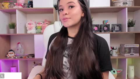 Snapshot of cammiefoalss chatting on 12.12.24 Lets reach 200 thumbs up online show from 12.12.24