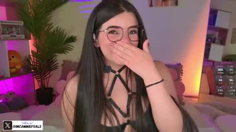 Snapshot of cammiefoalss chatting on 10.08.25 Lets reach 200 thumbs up online show from 10.08.25