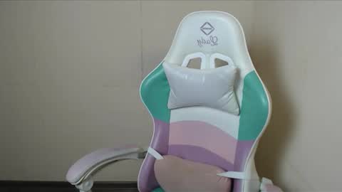 Snapshot of cammila_horn chatting on 10.28.25 cammila horn online show from 10.28.25