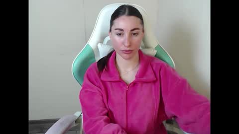 Snapshot of cammila_horn chatting on 04.22.26 cammila horn online show from 04.22.26