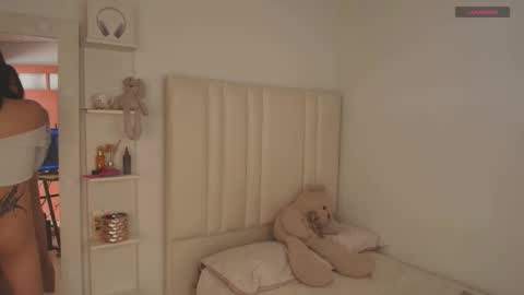 Snapshot of cammile_cole chatting on 02.26.26 Laura Camila online show from 02.26.26