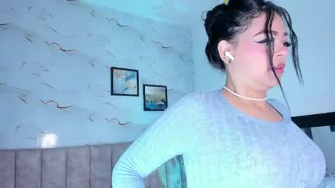 Snapshot of candicewayne chatting on 06.19.26 CANDICE WAYNE online show from 06.19.26