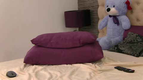 Snapshot of candy_babee chatting on 10.09.25 Bella online show from 10.09.25