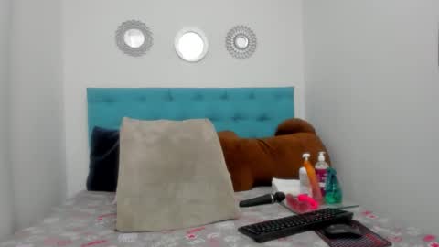 Snapshot of candy_big_tits18 chatting on 11.19.25 candy_big_tits18 online show from 11.19.25