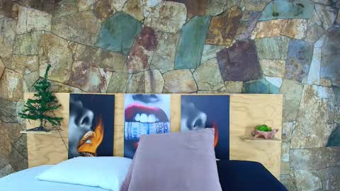 Jolie online show from 12.22.25