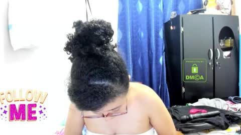 Snapshot of candy_val chatting on 12.01.25 candy_val online show from 12.01.25