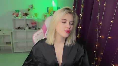 You can call me HH online show from 12.15.25