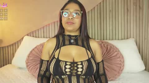 Canela Hot  online show from 04.14.26