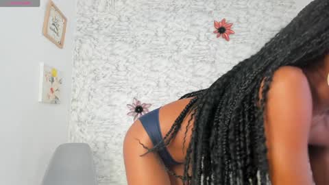 Snapshot of canhela1 chatting on 01.05.25 Canhela online show from 01.05.25