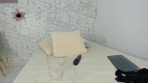 Snapshot of canhela1 chatting on 01.09.25 Canhela online show from 01.09.25