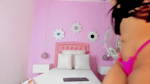 Snapshot of cannelasmith chatting on 11.24.25 cannelasmith online show from 11.24.25