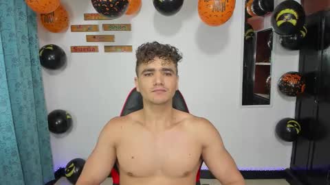 Snapshot of capitan_jones007 chatting on 10.07.25 jones online show from 10.07.25