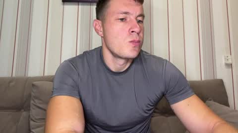 Snapshot of capt_oliver chatting on 06.19.26 follow my twitter online show from 06.19.26