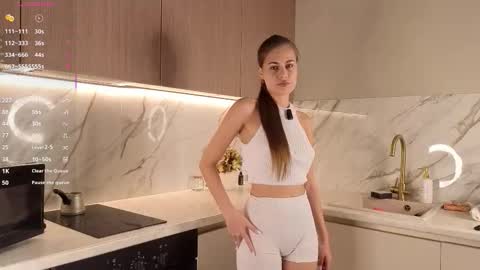 Snapshot of caramel_bella chatting on 10.27.25 Bella online show from 10.27.25