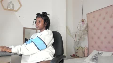 caramel_hellen online show from 12.01.25