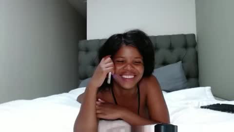 Snapshot of caramelbbe chatting on 03.10.25 fifi online show from 03.10.25