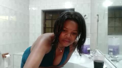 Snapshot of caramelbbe chatting on 04.12.26 fifi online show from 04.12.26