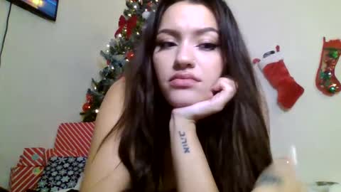 Snapshot of caramelmami26 chatting on 12.25.24 caramelmami26 online show from 12.25.24