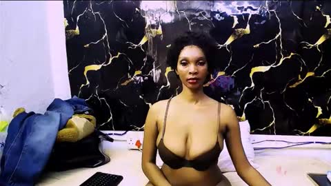 Snapshot of caramelminxx_ chatting on 06.08.26 caramelminxx_ online show from 06.08.26
