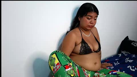 Snapshot of caramelo17186 chatting on 12.18.25 julieta online show from 12.18.25