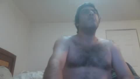 Snapshot of caravibugue chatting on 10.16.25 caravibugue online show from 10.16.25