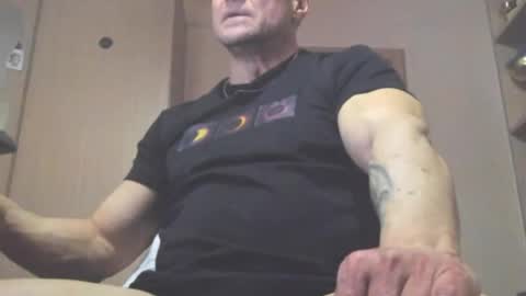 Snapshot of carin_the_body chatting on 04.07.26 Laz online show from 04.07.26