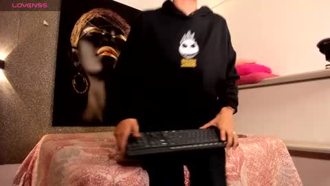 Snapshot of carla_and_robert chatting on 12.06.24 carla and robert online show from 12.06.24